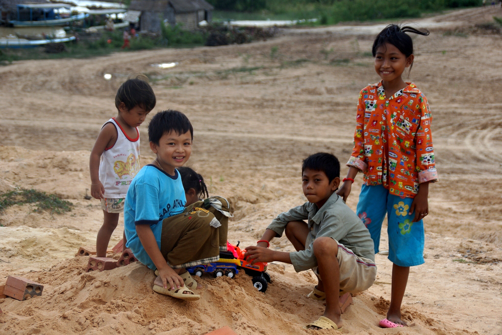 Enfants des rives du Tonlé Sap