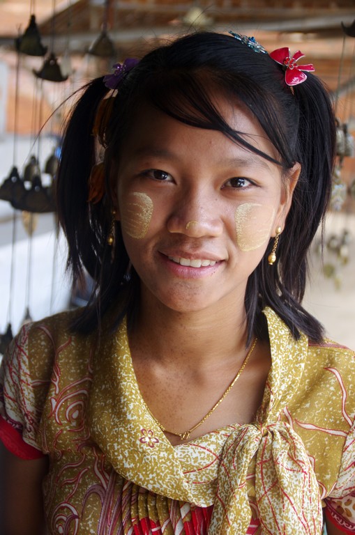 Jeune vendeuse - Birmanie