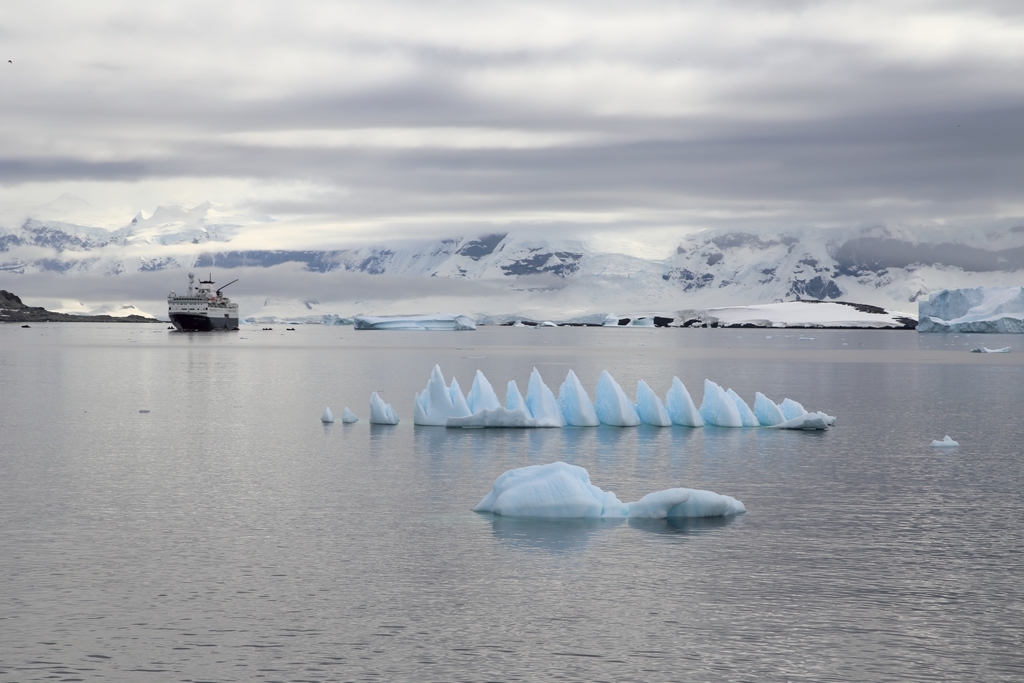 On croise parfois des navires de croisière au Nord de l'Antarctique