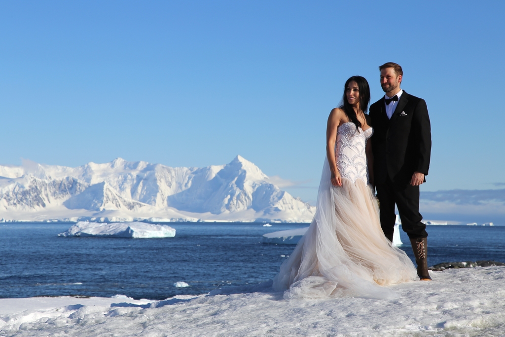 Se marier au niveau du cercle polaire Antarctique, voilà qui est insolite !